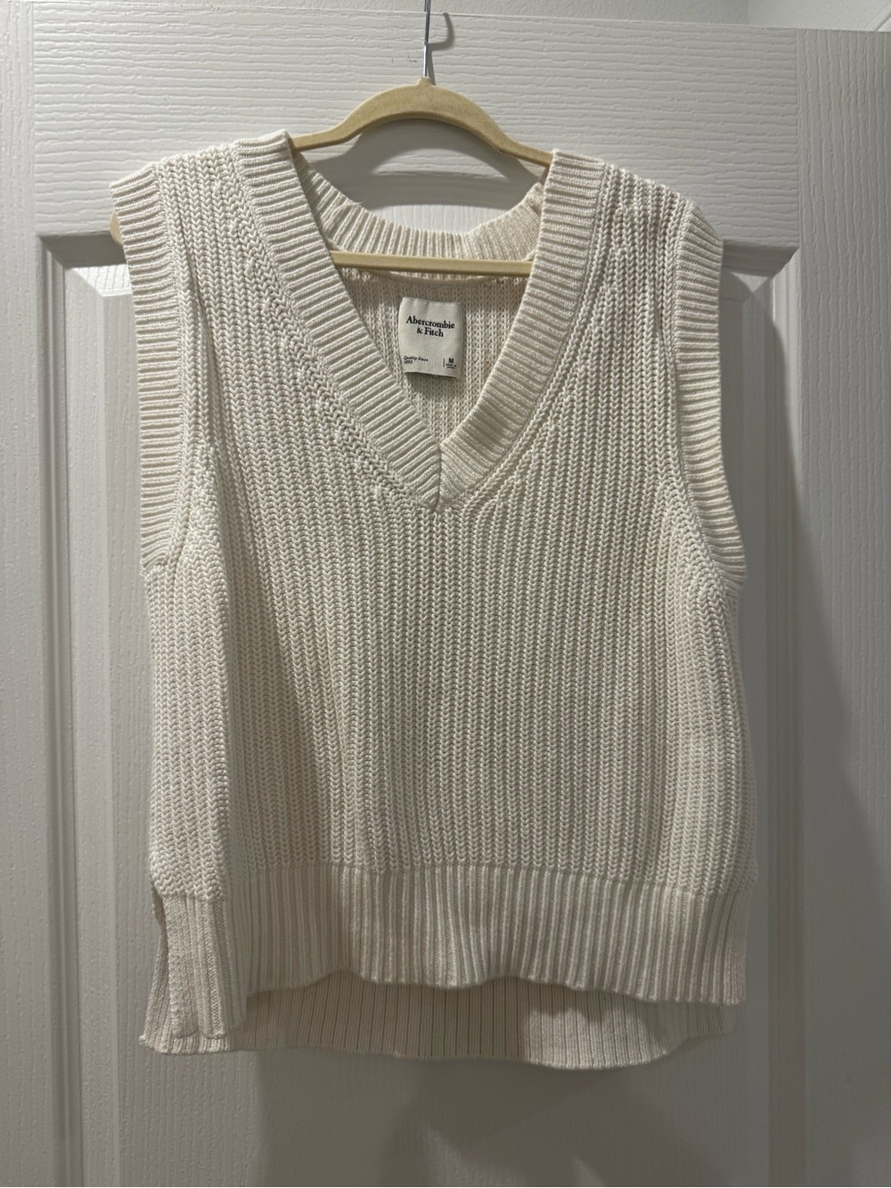 Abercrombie & Fitch Ivory V-Neck Ribbed Sweater Vest